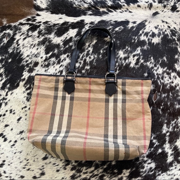 Burberry Handbags - Burberry Tote